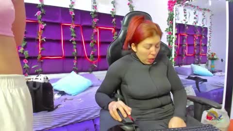 hornyy mom online show from 09-23-25, 01:03