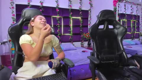 hornyy mom online show from 09-26-25, 01:37