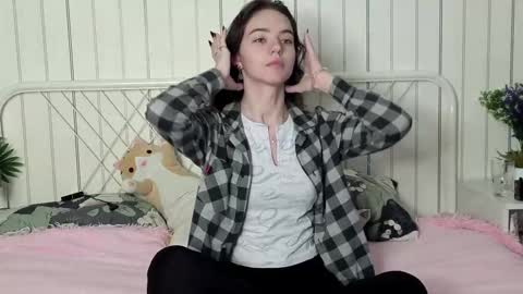 Mia online show from 10-14-25, 08:48