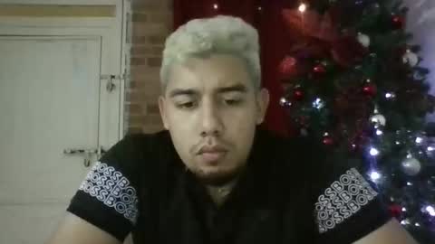 Snapshot of hot2512 chatting on 12-22-25, 12:18 hot2512 online show from 12-22-25, 12:18