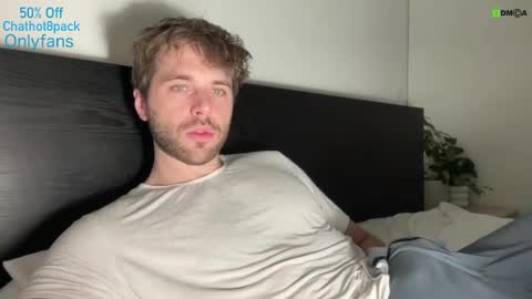 Snapshot of hot8pack01 chatting on 01-10-25, 09:42 Edward aka Wolf online show from 01-10-25, 09:42