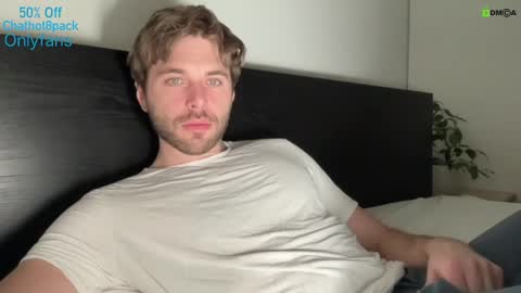 Snapshot of hot8pack01 chatting on 01-16-25, 09:51 Edward aka Wolf online show from 01-16-25, 09:51