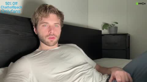 Snapshot of hot8pack01 chatting on 01-28-25, 09:29 Edward aka Wolf online show from 01-28-25, 09:29