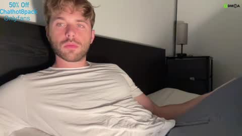 Snapshot of hot8pack01 chatting on 09-12-25, 09:04 Edward aka Wolf online show from 09-12-25, 09:04