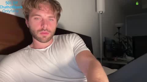 Snapshot of hot8pack01 chatting on 11-03-25, 10:21 Edward aka Wolf online show from 11-03-25, 10:21