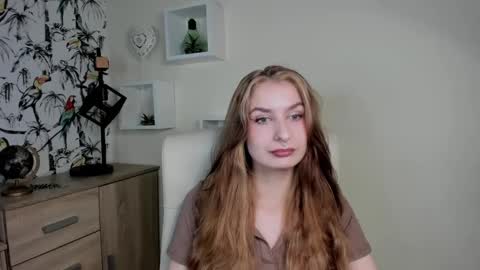 Snapshot of hot_1nina chatting on 09-25-25, 06:17 NINA online show from 09-25-25, 06:17