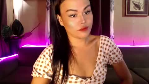 Snapshot of hot_babe0802 chatting on 06-12-26, 02:43 HANNA online show from 06-12-26, 02:43