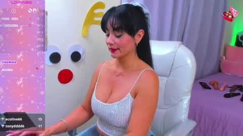 Snapshot of hot_beauty__ chatting on 12-27-24, 04:26 VALENTINA online show from 12-27-24, 04:26