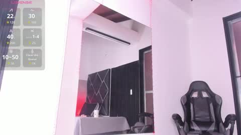 hot boy 04 online show from 10-22-25, 01:55