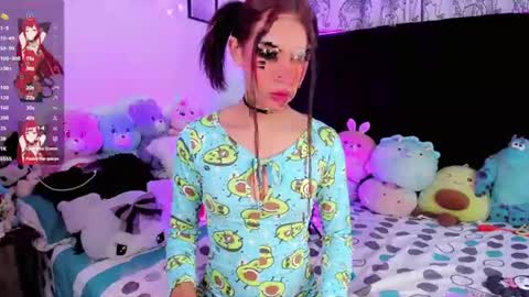 Snapshot of hot_eyes16 chatting on 07-06-26, 04:20 Valens online show from 07-06-26, 04:20