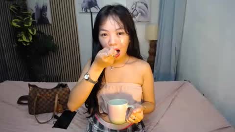 Snapshot of hot_ice_cube chatting on 09-26-25, 11:36 Ms Yen online show from 09-26-25, 11:36