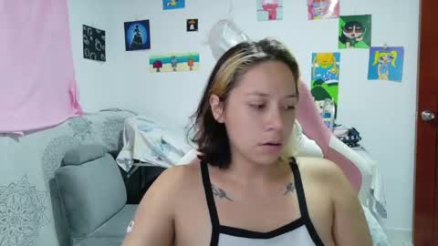 Snapshot of hot_mommymia chatting on 05-12-26, 07:44 Mia online show from 05-12-26, 07:44