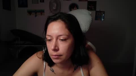 Snapshot of hot_mommymia chatting on 06-16-26, 01:47 Mia online show from 06-16-26, 01:47