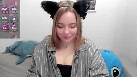 Snapshot of hot_moon_666 chatting on 02-10-26, 10:47 Moon online show from 02-10-26, 10:47