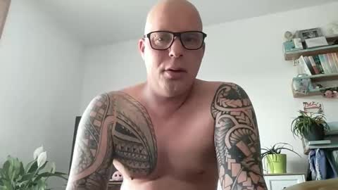 Snapshot of hot_sex83 chatting on 05-19-26, 06:20 letmedoo2 online show from 05-19-26, 06:20
