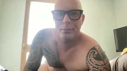 Snapshot of hot_sex83 chatting on 05-25-26, 04:02 letmedoo2 online show from 05-25-26, 04:02