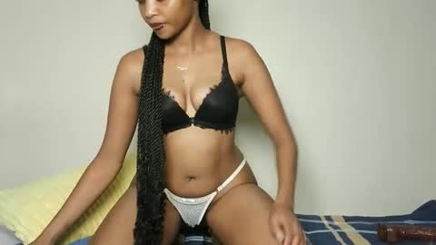 Snapshot of hot_sexy_babe chatting on 05-16-26, 10:01 Bellah online show from 05-16-26, 10:01