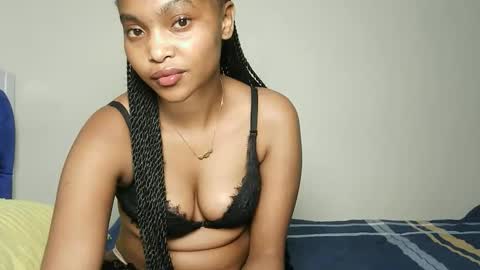 Snapshot of hot_sexy_babe chatting on 05-19-26, 01:11 Bellah online show from 05-19-26, 01:11