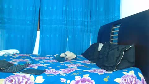 Hot Sharks   online show from 10-08-25, 10:24