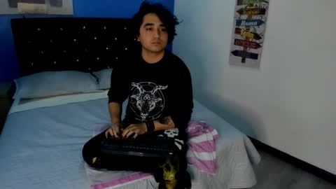 Snapshot of hotapollo chatting on 10-14-25, 12:50 HotApollo online show from 10-14-25, 12:50