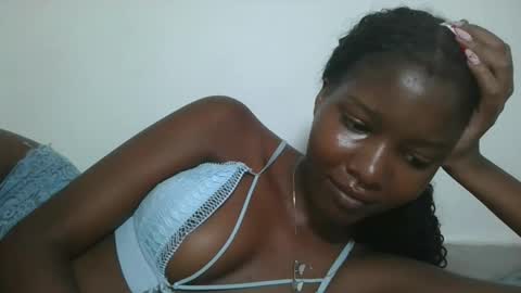 Snapshot of hotbabbee chatting on 06-01-26, 04:25 love online show from 06-01-26, 04:25