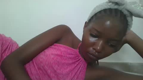 Snapshot of hotbabbee chatting on 06-08-26, 04:13 love online show from 06-08-26, 04:13