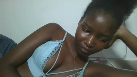 Snapshot of hotbabbee chatting on 06-12-26, 06:07 love online show from 06-12-26, 06:07