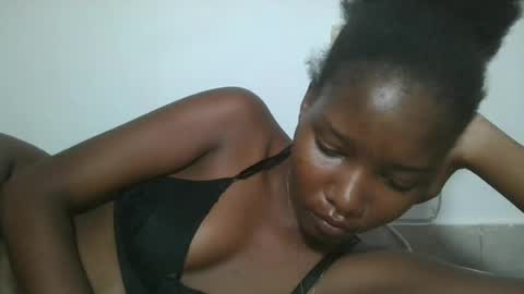 Snapshot of hotbabbee chatting on 06-13-26, 07:23 love online show from 06-13-26, 07:23