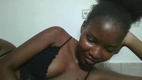 Snapshot of hotbabbee chatting on 06-25-26, 07:07 love online show from 06-25-26, 07:07