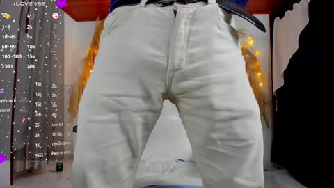 Snapshot of hotblue_98 chatting on 01-22-25, 06:10 Red online show from 01-22-25, 06:10