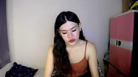 Snapshot of hotbunnyrainx chatting on 06-19-26, 10:41 rain online show from 06-19-26, 10:41