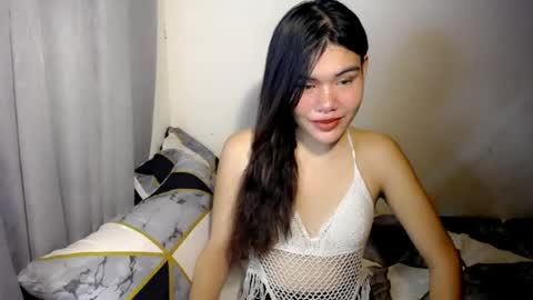 Snapshot of hotbunnyrainx chatting on 07-20-26, 10:18 rain online show from 07-20-26, 10:18