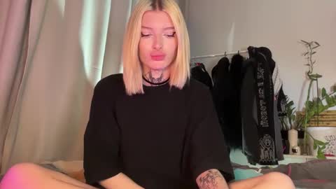 hotchubently online show from 10-22-25, 03:23