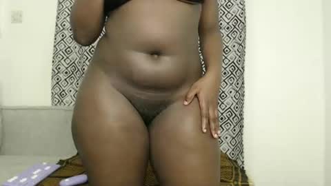 Hotcurvykeisha online show from 11-05-25, 04:45