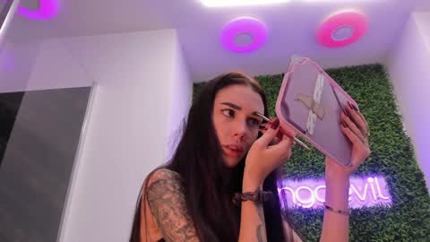 hotfallingdevil online show from 11-22-25, 09:52