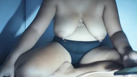 Snapshot of hotflowerclit chatting on 09-24-25, 01:36 hotflowerclit online show from 09-24-25, 01:36