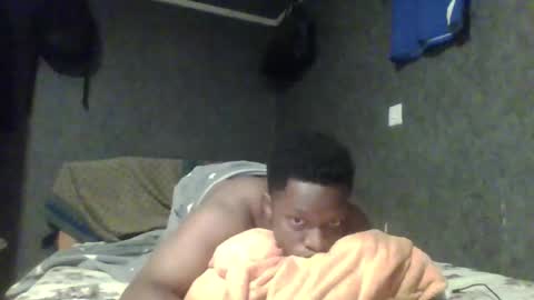 Snapshot of hotguyy001 chatting on 02-26-25, 01:21 hotguyy001 online show from 02-26-25, 01:21