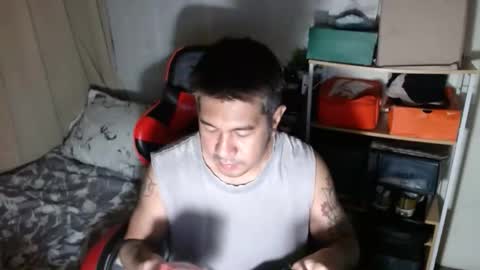 Snapshot of hothunkybear23 chatting on 12-20-25, 02:18 Khel online show from 12-20-25, 02:18