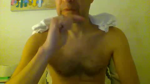 hottitan  twitter Marianoshcam online show from 10-20-25, 08:42