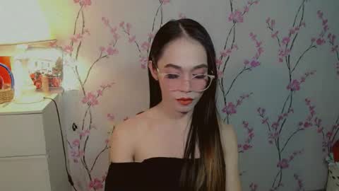 Snapshot of hotlegsxandra chatting on 10-17-25, 09:12 XANDRA online show from 10-17-25, 09:12