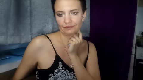 Snapshot of hotmamaqueen234 chatting on 07-23-26, 01:58 hotmamaqueen234 online show from 07-23-26, 01:58