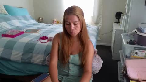 Snapshot of hotme2bwu chatting on 03-20-26, 01:21 Lena online show from 03-20-26, 01:21