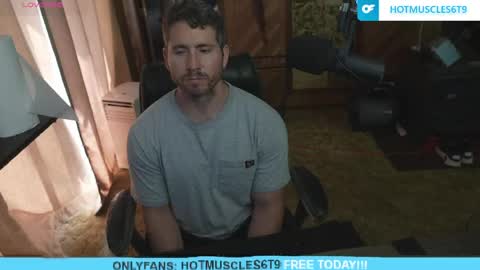 Snapshot of hotmuscles6t9 chatting on 05-11-26, 04:48 hotmuscles6t9 online show from 05-11-26, 04:48