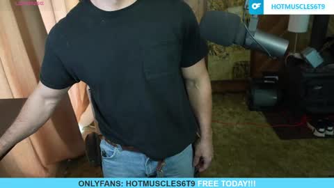 Snapshot of hotmuscles6t9 chatting on 05-16-26, 05:34 hotmuscles6t9 online show from 05-16-26, 05:34