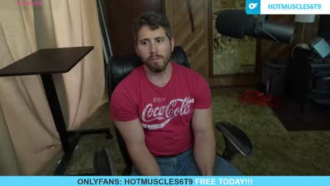 Snapshot of hotmuscles6t9 chatting on 05-18-26, 10:15 hotmuscles6t9 online show from 05-18-26, 10:15
