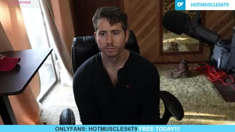 Snapshot of hotmuscles6t9 chatting on 06-03-26, 01:36 hotmuscles6t9 online show from 06-03-26, 01:36