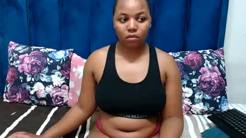 hotsmalltitsx online show from 07-06-26, 06:32