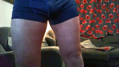 Snapshot of hotstrip22 chatting on 01-11-25, 06:44 Mark online show from 01-11-25, 06:44