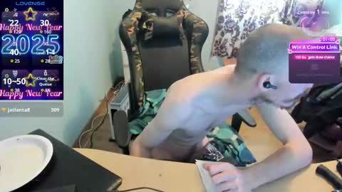 Snapshot of hotsummer1996 chatting on 03-08-25, 03:35 hot online show from 03-08-25, 03:35