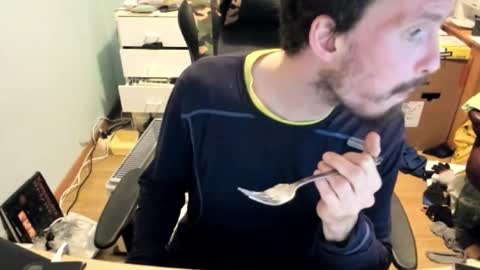 Snapshot of hotsummer1996 chatting on 11-28-25, 03:58 hot online show from 11-28-25, 03:58